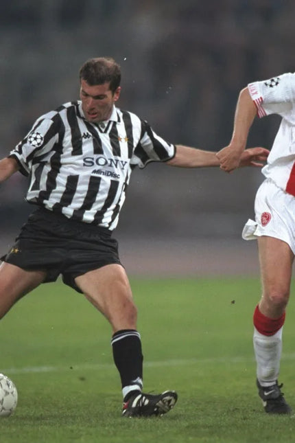 Juventus 96/97 • Home